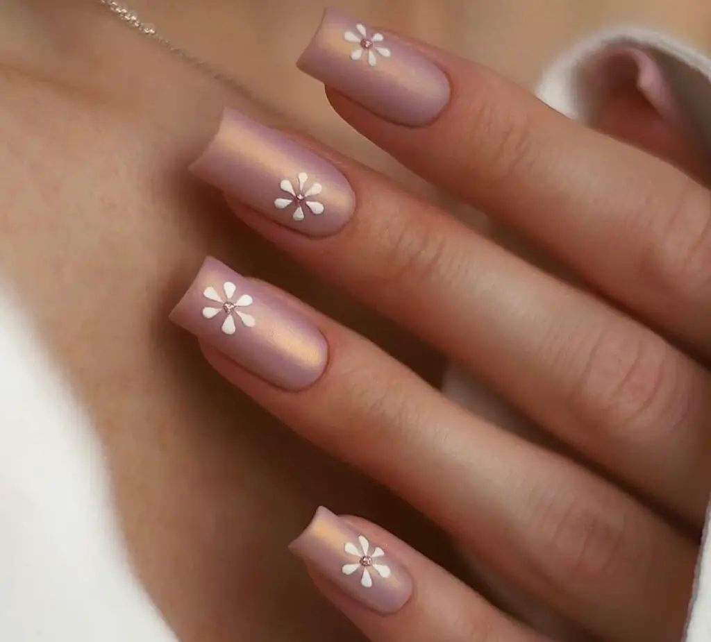 Soak in the mild days of May with 'Lilac Tranquility,' a nail design that pairs gentle lilac with white flowers, offering a haven of calm in the warmth of spring.